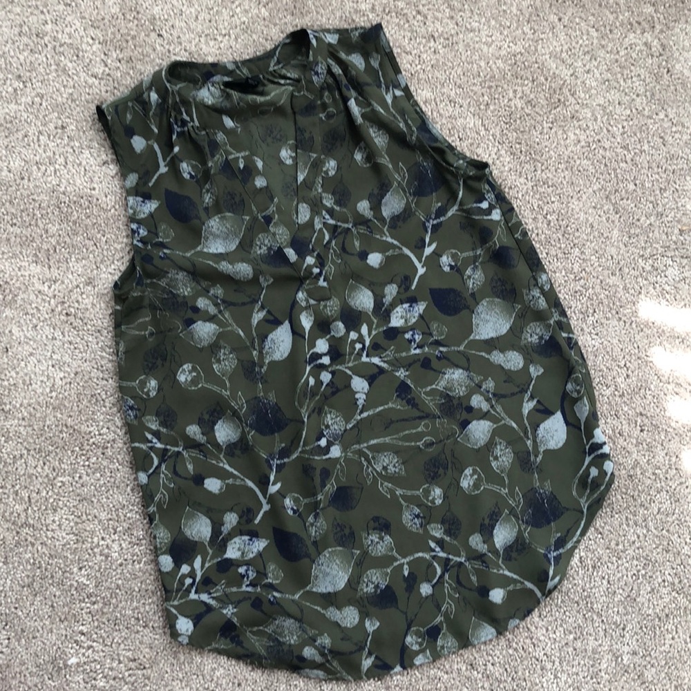 Sleeveless blouse